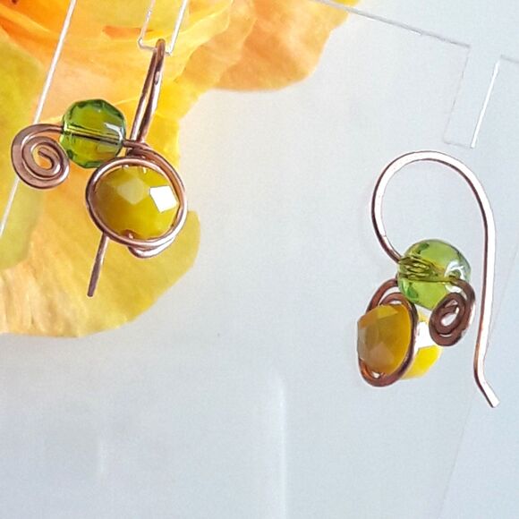 artisan earrings 623#mfs small dainty yellow Czech green bead leaf threader on c - Picture 4 of 4